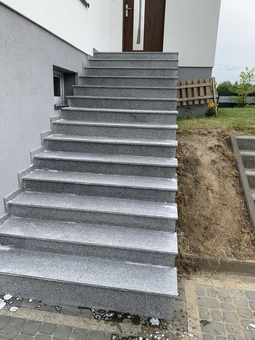 Blaty kuchenne, schody  z granitu konglomeratu