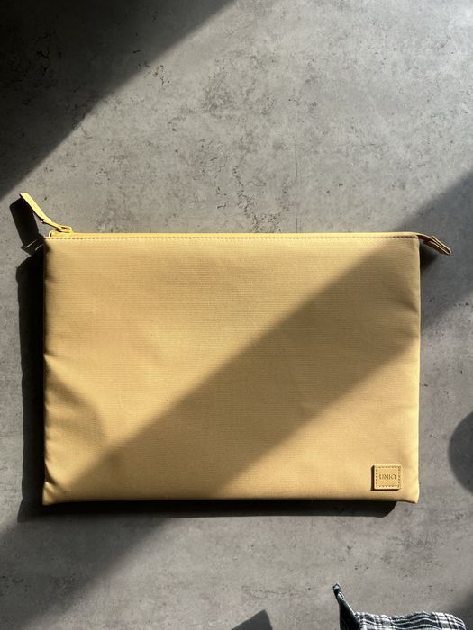 Чохол для макбука Uniq 14 дюймів