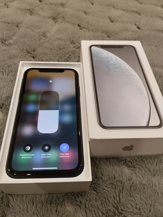 iPhone XR 64 гб стан ідеальний.