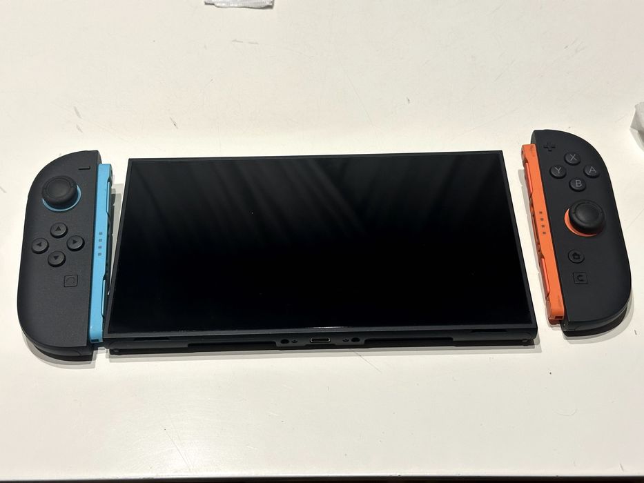 Konsola Nintendo Switch 2 z 4 grami