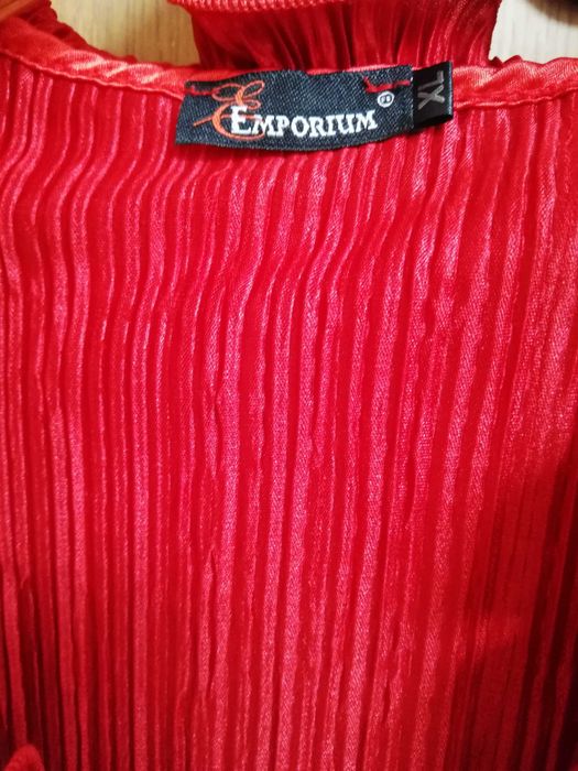 Top vermelho de cerimónia