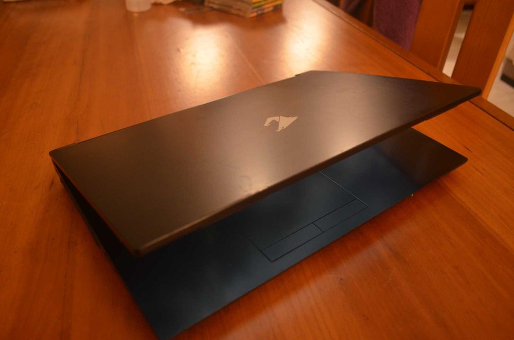 GAMING BEAST: Aorus i7 10th | RTX 2060 6GB | 144Hz