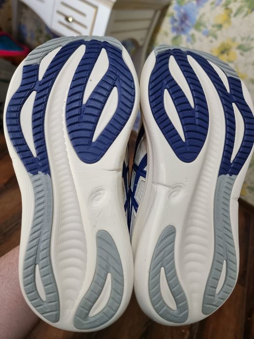Оригінал 100% жіночі кросівки asics nimbus 27   eur 37.5