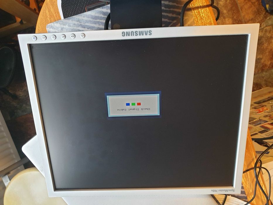Monitor Samsung SyncMaster 740N.