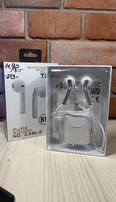 Białe słuchawki bluetooth