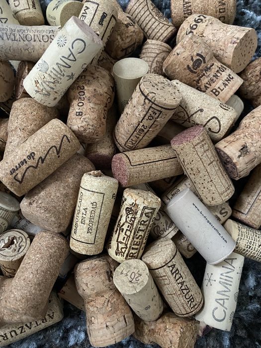 Коркові пробки з під вина