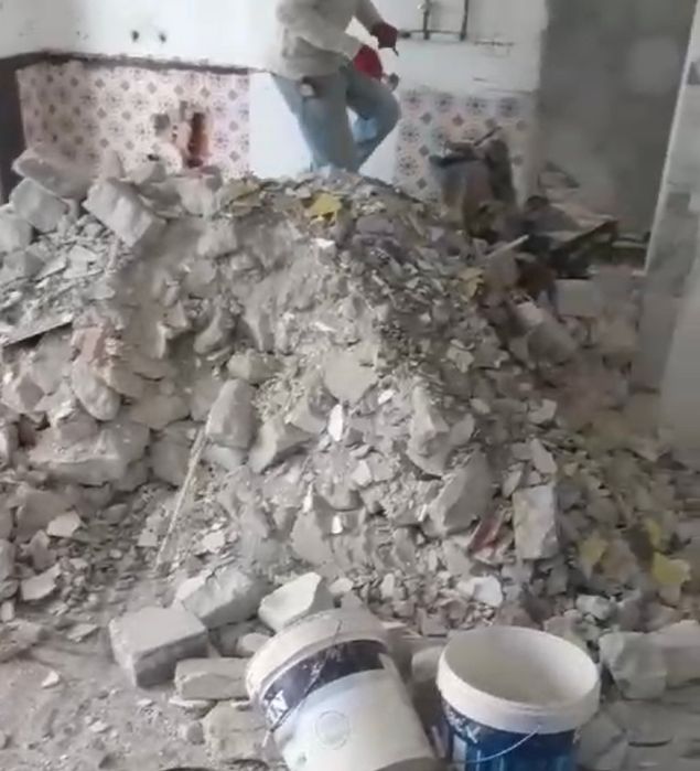 LIMPEZAS e DEMOLIÇÕES com recolha do lixo em CONTENTORES e CARRINHAS