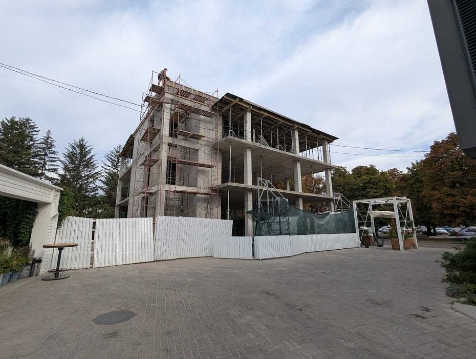 Продамо 2 поверх БЦ на бульварі Шевченка 178