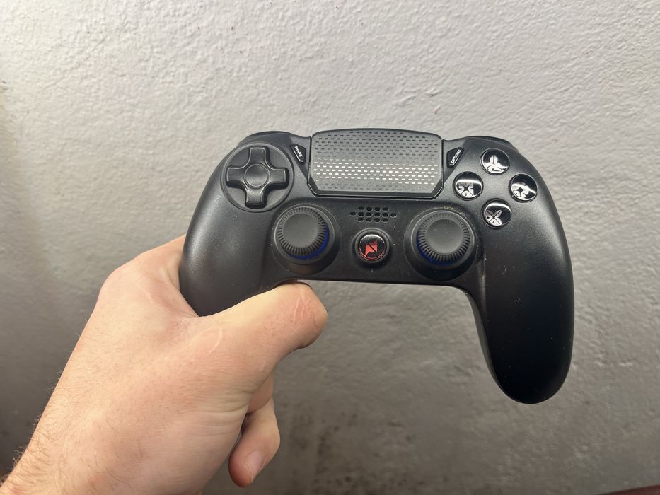 PlayStation 4 Slim em ótimo estado