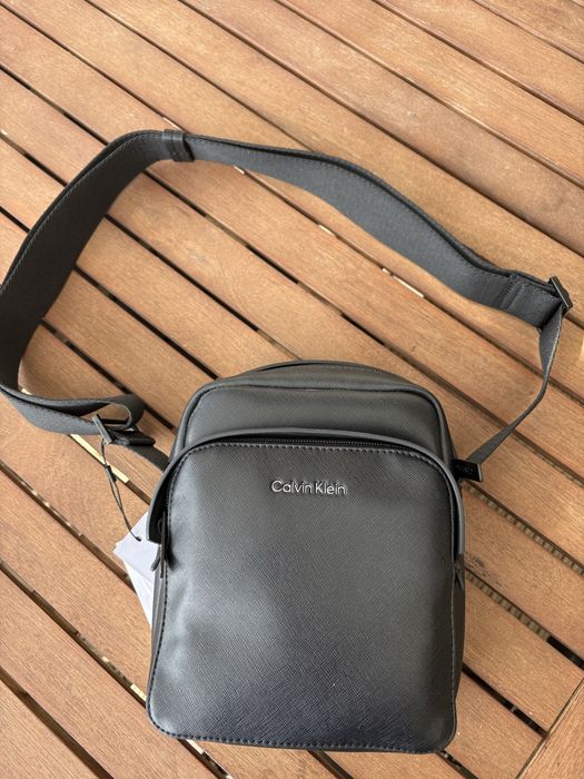 Saszetka Calvin Klein.