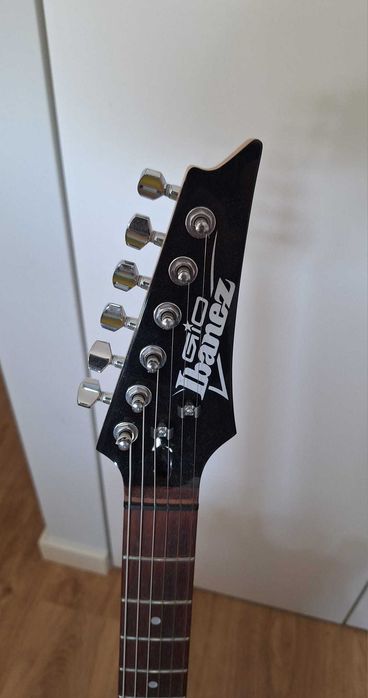 Guitarra eléctrica Ibanez Gio praticamente nova, com correia e softcase!
