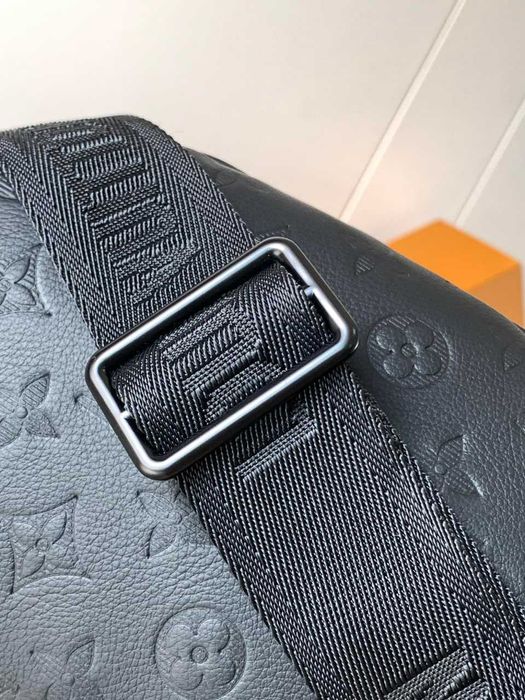 Torebka na pas / nerka Louis Vuitton – czarna