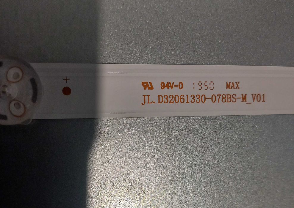 Телевизор Hitachi 32HAE2250.