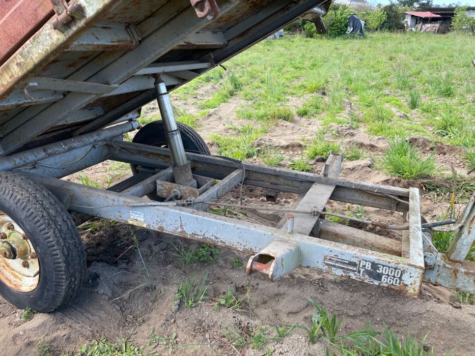 Reboque de trator agrícola