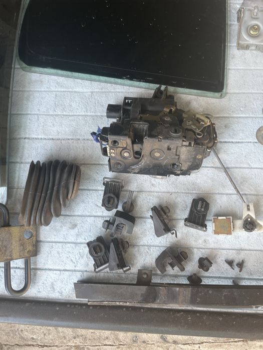 Шкода Октавія Тур хетчбек 2001 року розборка дверей