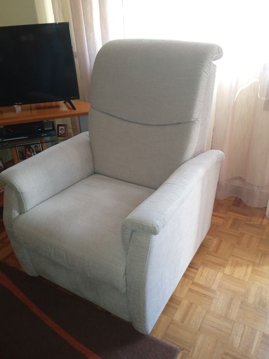 Poltrona cinza como nova