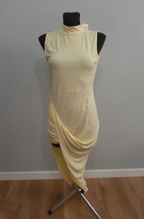 Sukienka asymetryczna żółta z półgolfem Club L XL