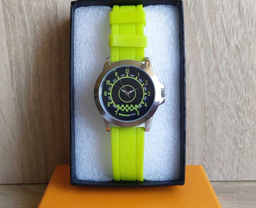 Nowy sportowy zegarek analogowy *Green*