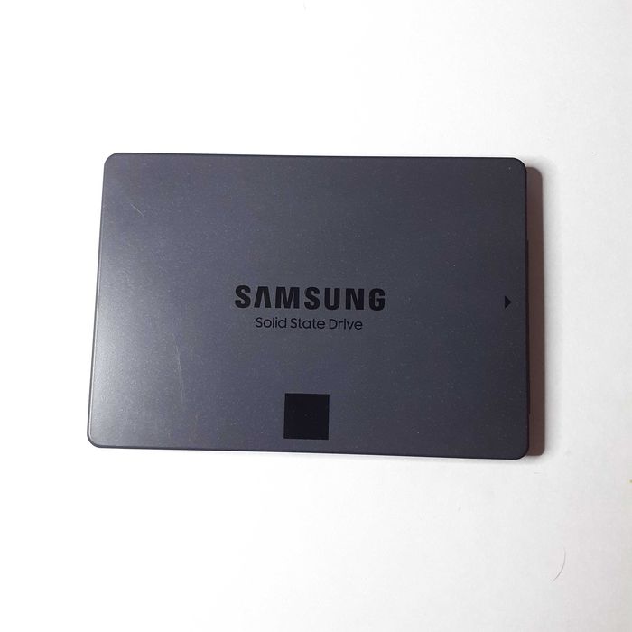 Dysk SSD Samsung 870 QVO 1TB 2.5" SATA III (MZ-77Q1T0BW).0 GODZIN PRACY.(44.6.26)