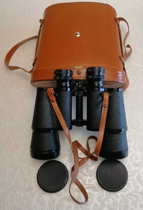 Binóculos com bolsa de transporte.
