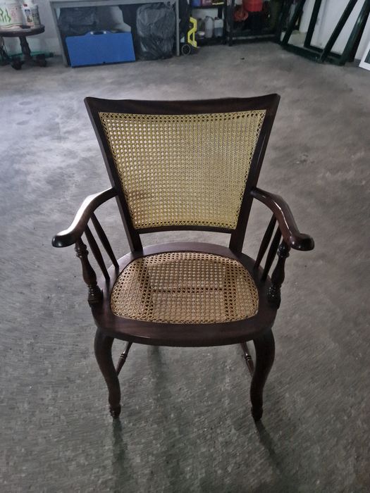 Vendo 1 cadeira em madeira e verga vintage