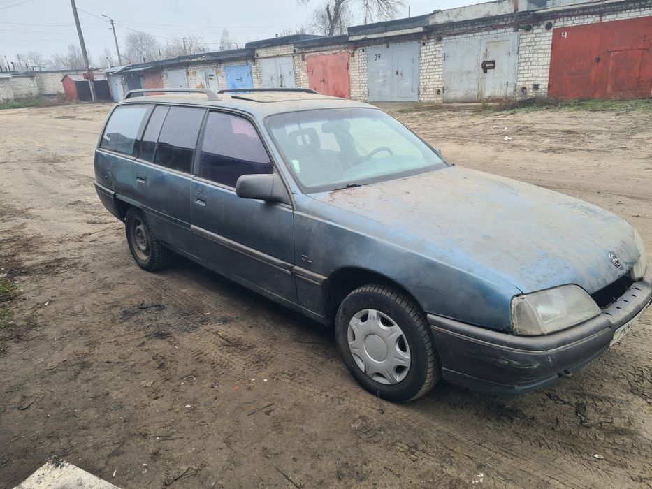 Opel omega A кузовние запчасти мотор 2.0 бензин