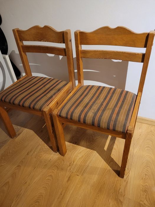 Oddam 2 drewniane krzesła