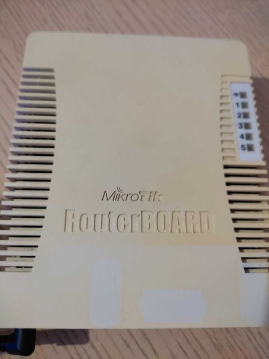 Маршрутизатор MikroTik RB951G-2HnD.