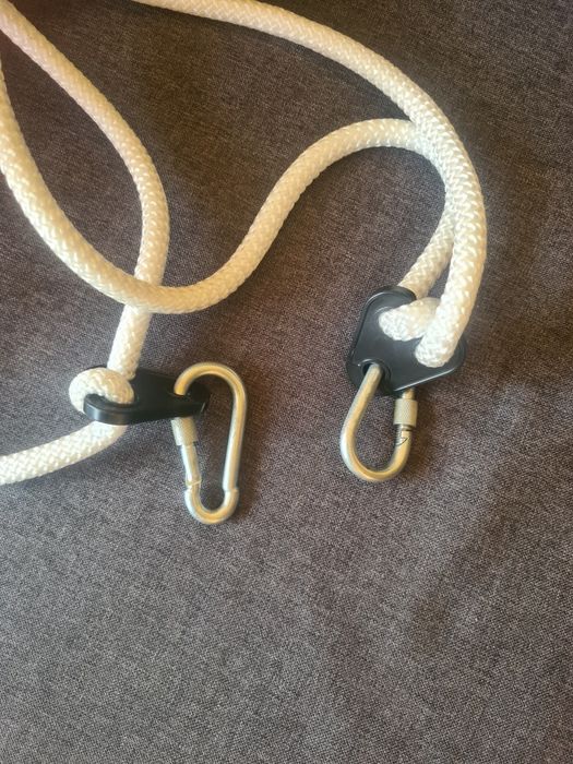 Plastikowa huśtawka sznurki plus karabińczyki