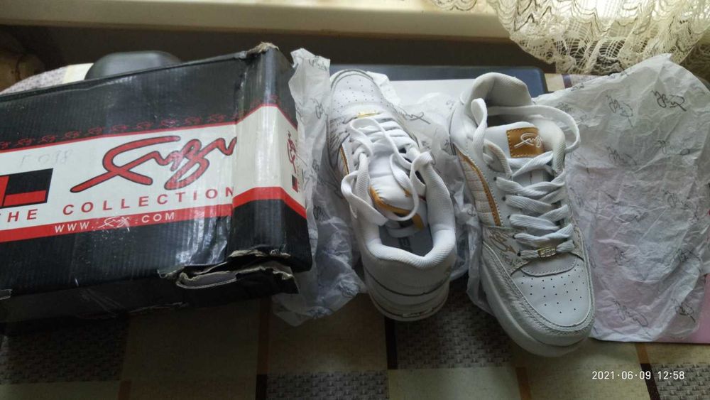 кроссовки женские