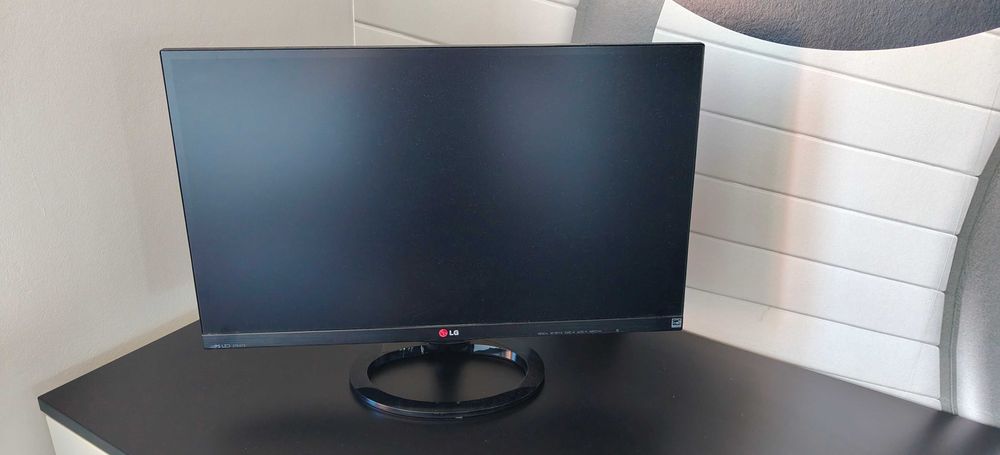 Monitor LG Flatron 27EA73LM