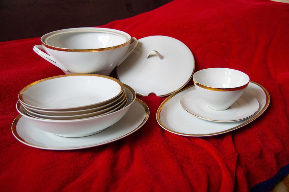 Zestaw Wielu różnych naczyń porcelanowych  Epiag Vintage