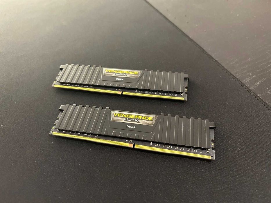 Memória RAM Corsair 16GB Vengeance LPX (2x 8GB) DDR4 3200MHz