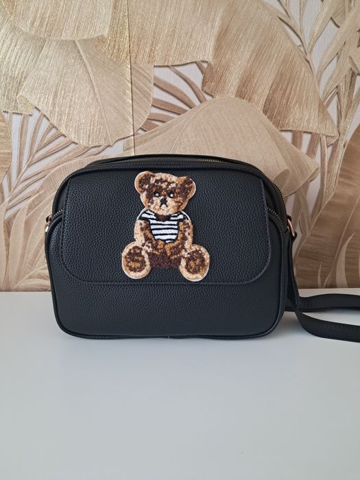 Torebka listonoszka z motywem misia czarna