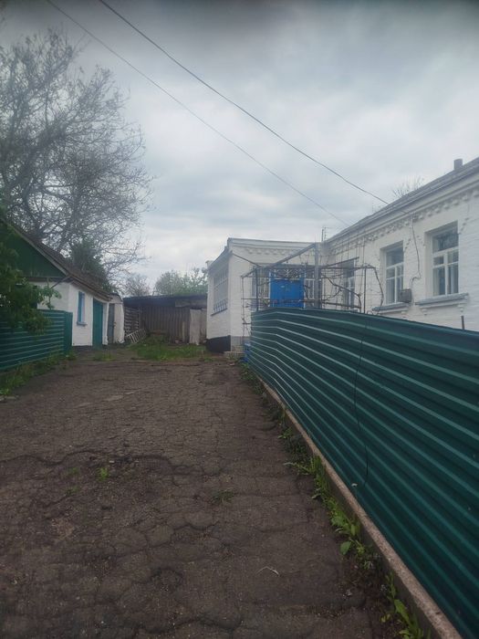 Продаж житлового будинку