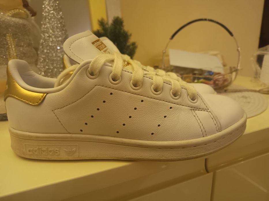 Adidasy białe ze złotymi dodatkami