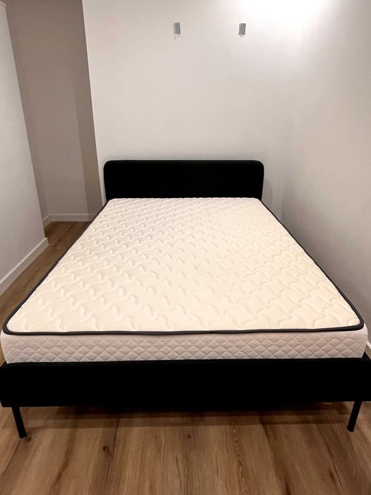 Cama de casal Ikea com colchão