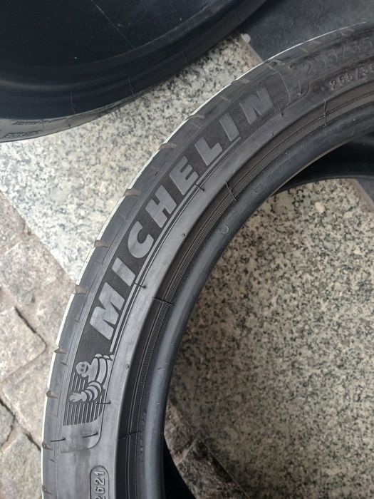 2 pneus 255 35 r19 Michelin