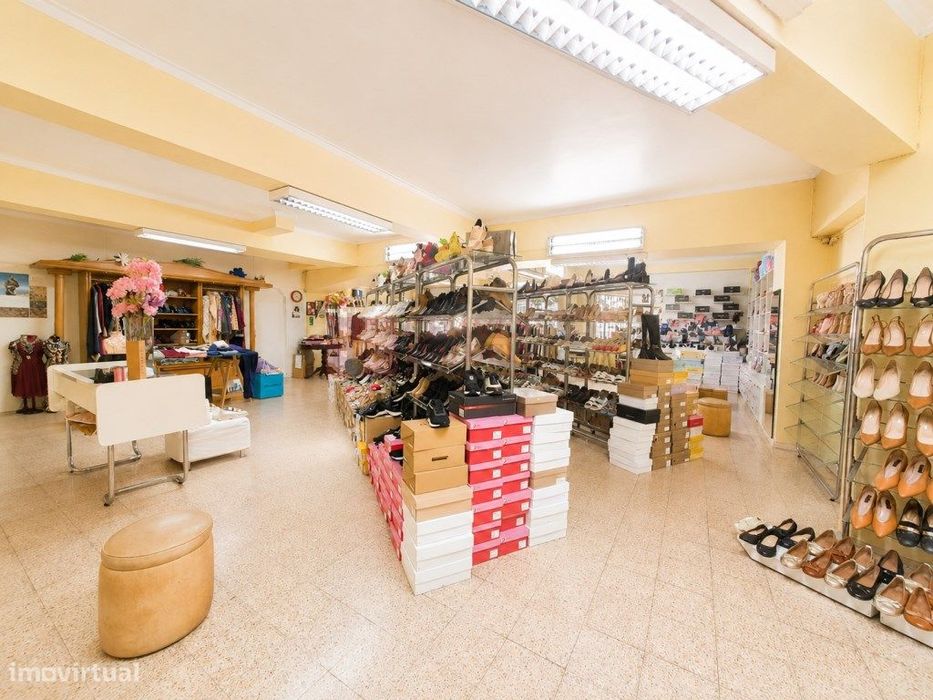 Póvoa De Santo Adrião - Ready-to-Wear Store and Shoe Shop with Warehouse...