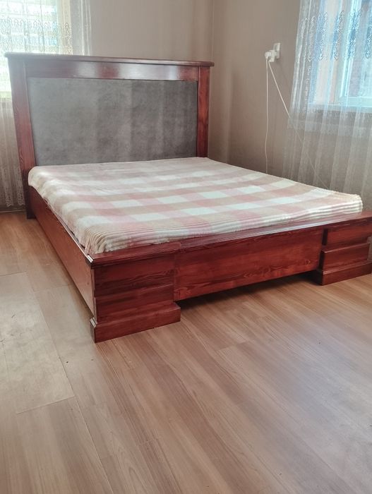 Ліжка з натурального масиву дерева