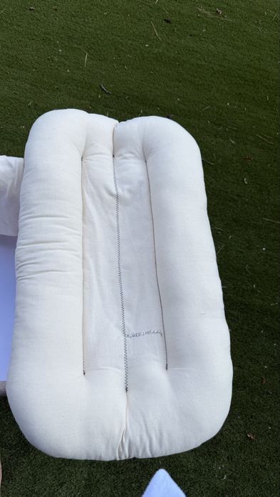 Ninho  ergonômico  para bebé + protetor impermeável e capas em algodão.
