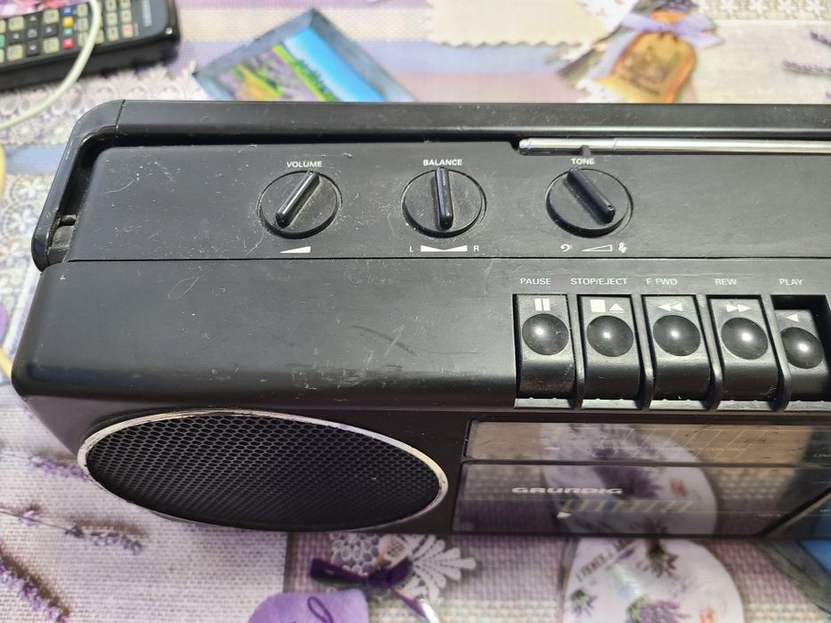Магнітола  Grundig.