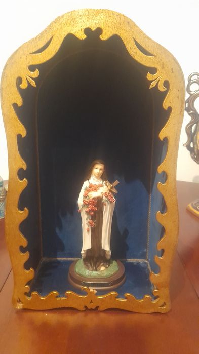 Oratório antigo a precisar de pequeno restauro.