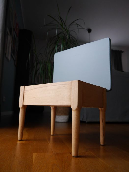 Pudełko na nóżkach, mały niciak po renowacji