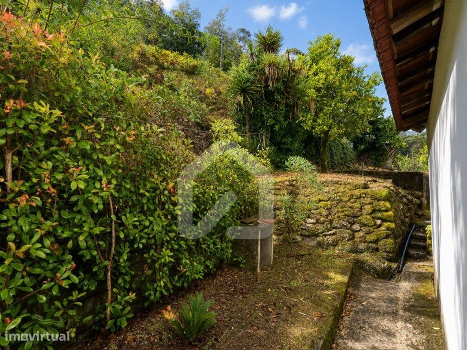 Moradia T3 para Restauro com Vista Rio | Gerês