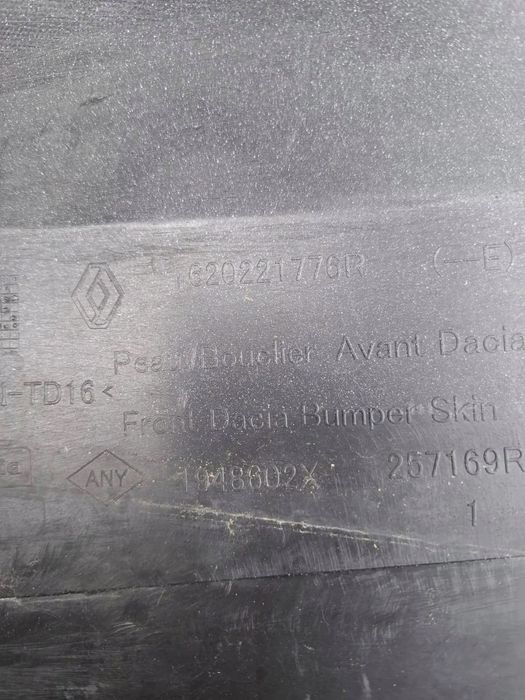 dacia duster ii 2022 z przodu zderzaki oryginał