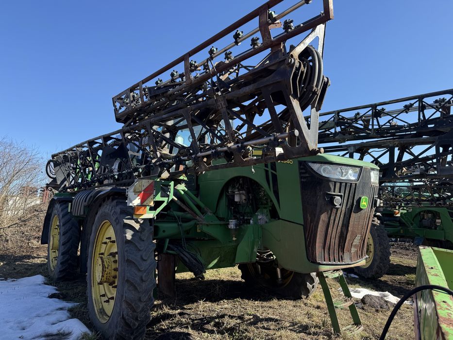 Самохідний обприскувач John Deere 4940