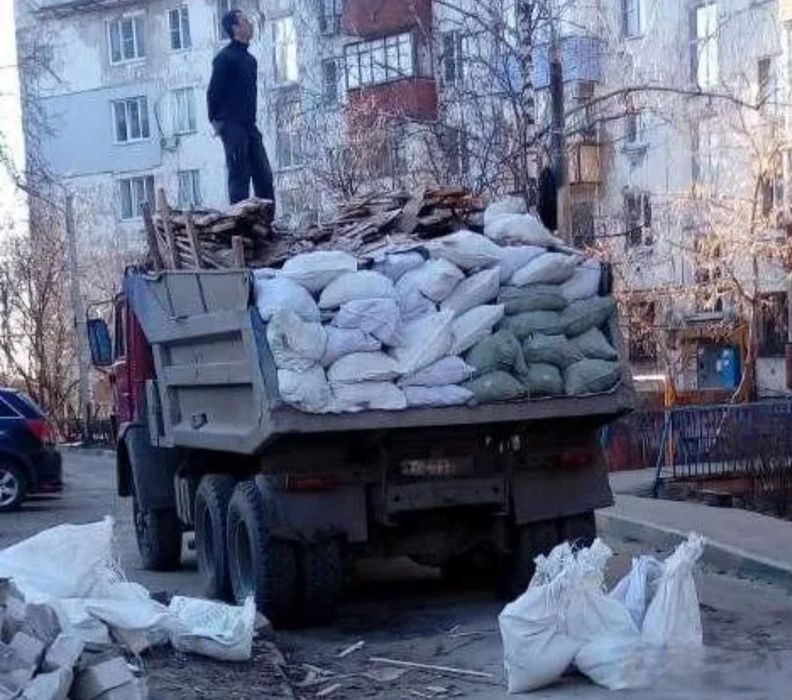Вывоз строительного мусора  до 10 т, вывоз досок, старой мебели