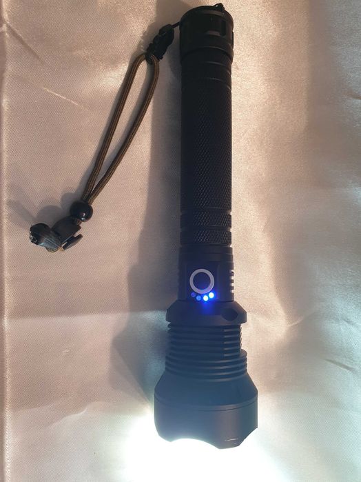 Lanterna Super Potente - carregável por USB