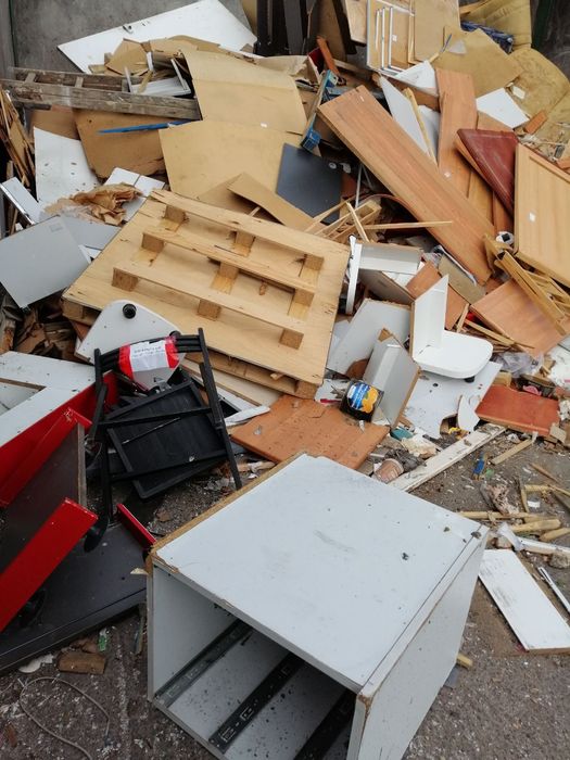 Opróżnianie mieszkań piwnic wywóz śmieci mebli gruzu sprzątanie